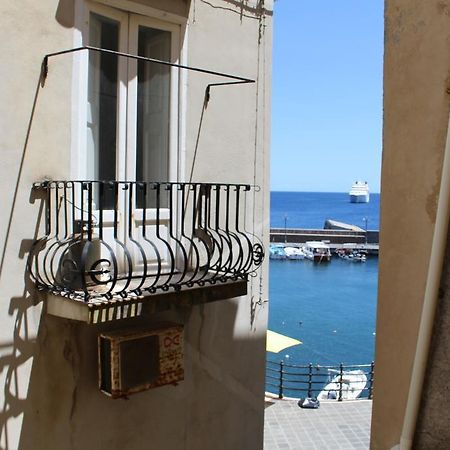 Casa Vacanza U Curtigghiu Lípara Exterior foto