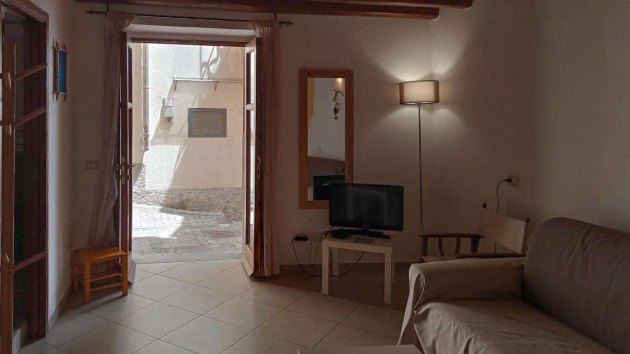 Casa Vacanza U Curtigghiu Lípara Exterior foto