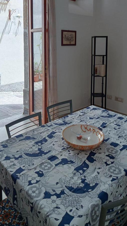 Casa Vacanza U Curtigghiu Lípara Exterior foto